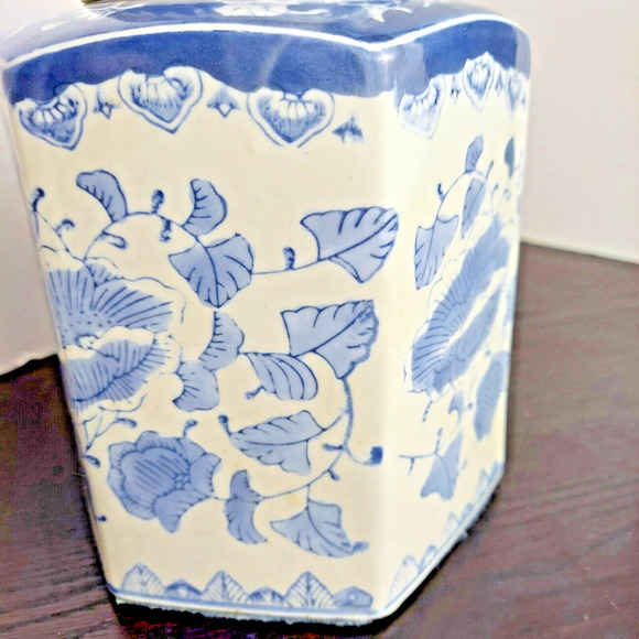 Porcelain Lidded Ginger Jar Vintage Style Blue and White Floral Motif 9" w/Lid - Picture 13 of 15